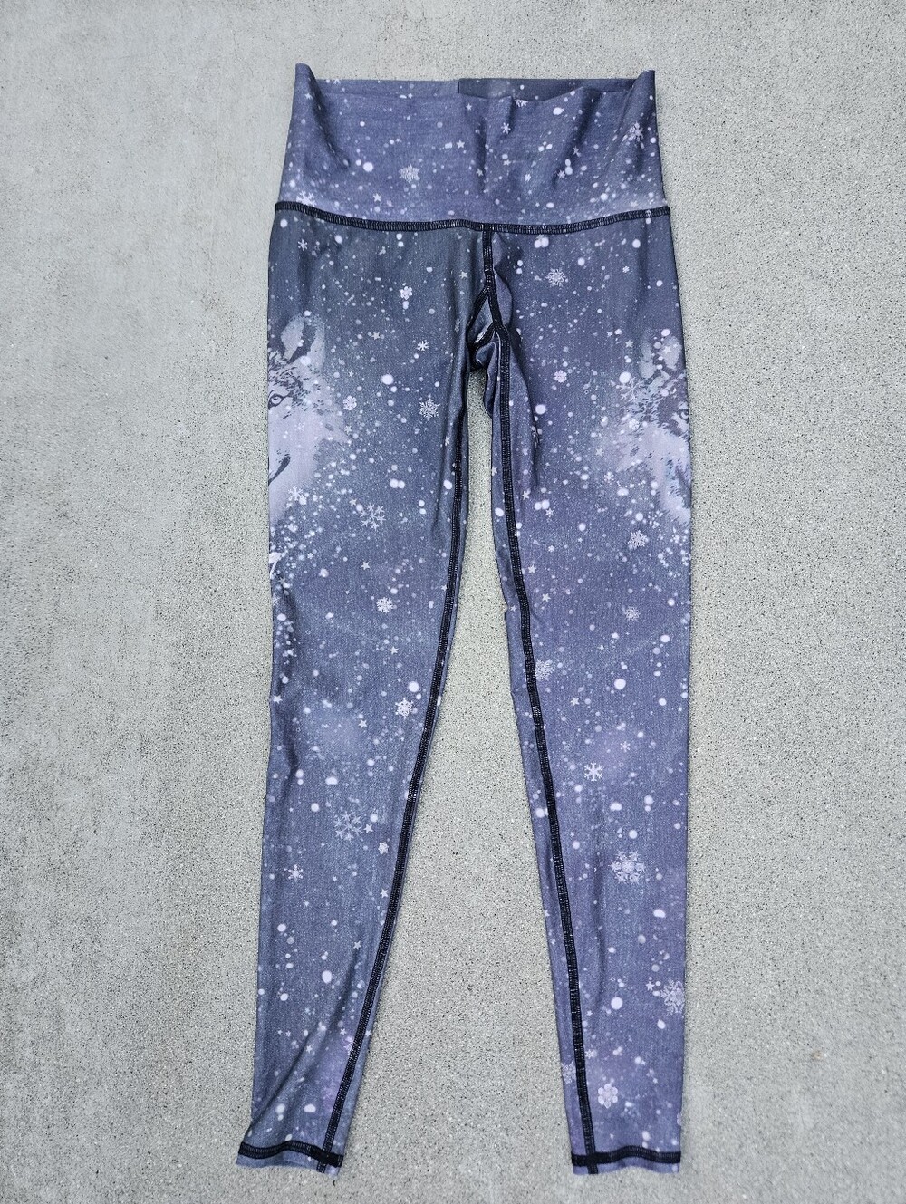 RARE TEEKI WOLF GREY SNOWFLAKES SMALL NWOT WINTER ASTROLOGY CELESTIAL